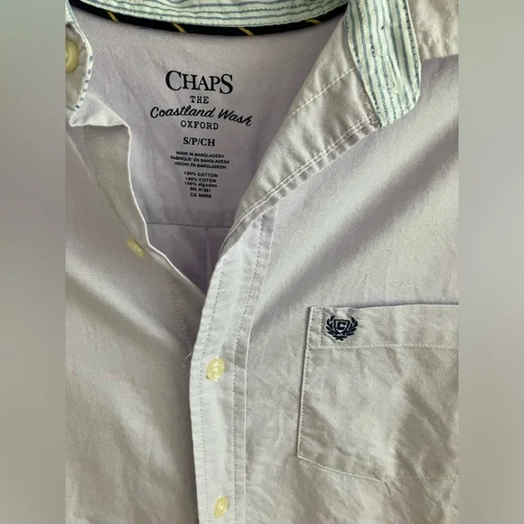 🌸 3/$15 Men’s buttoned down shirt - Picture 2 of 5